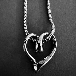♥️ Floating Heart Necklace